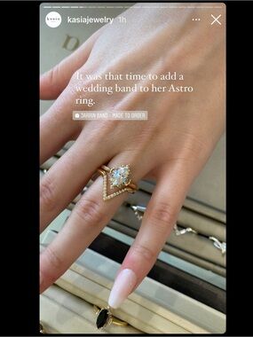 Kasia Jarrin Contour Wedding band